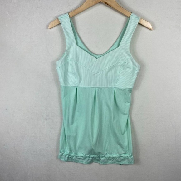 Lululemon Run: Tame Me Tank Light Green -Size 8 - Picture 2 of 10